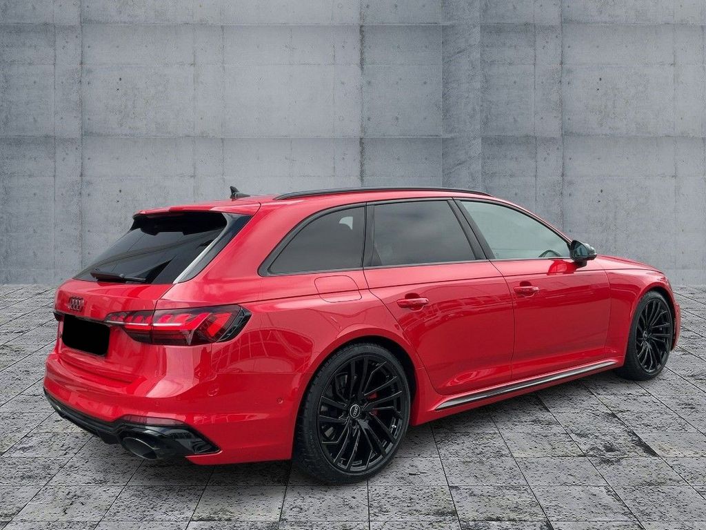 AUDI RS4 AVANT | sportovní kombi V6 biturbo 450 koní | německé předváděcí auto | dovoz | červená s černou kůží | super výbava | skvělá cena | nákup online | auto eshop | AUTOiBUY.com